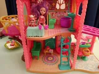 Casa Enchantimals con muñeca y ciervo