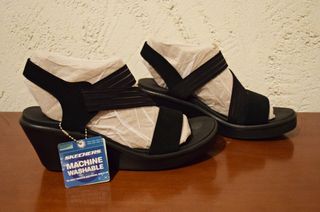 SANDALIAS CUÑA SKECHERS RUMBLE ON DAY - TALLA 38