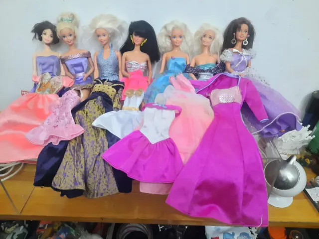Lote Barbies Antiguas con Ropa