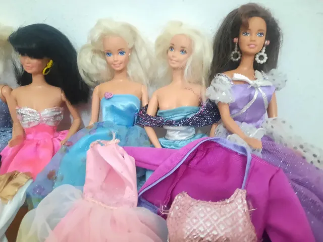 Lote Barbies Antiguas con Ropa