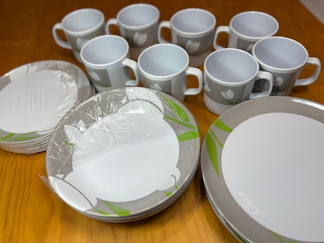 Set platos y vasos autocaravanas