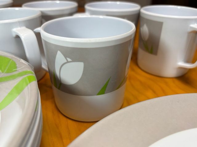 Set platos y vasos autocaravanas