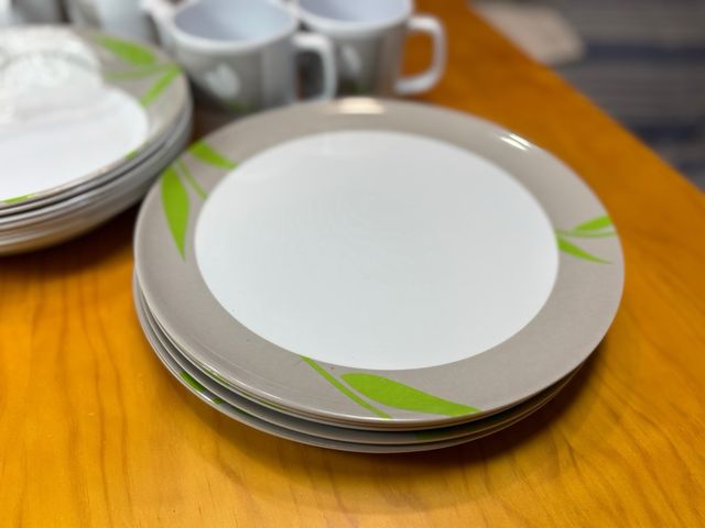 Set platos y vasos autocaravanas