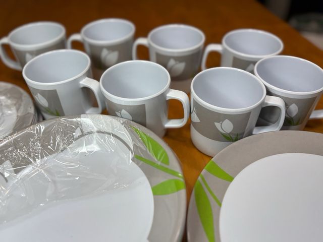 Set platos y vasos autocaravanas