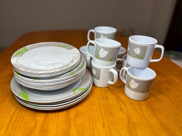 Set platos y vasos autocaravanas