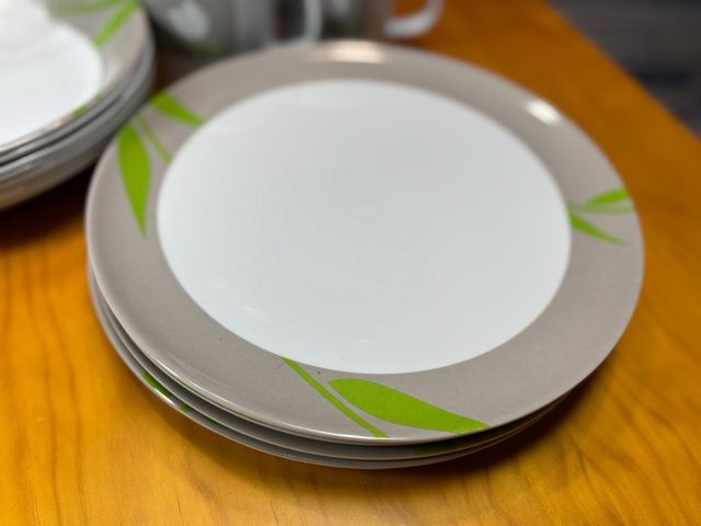 Set platos y vasos autocaravanas