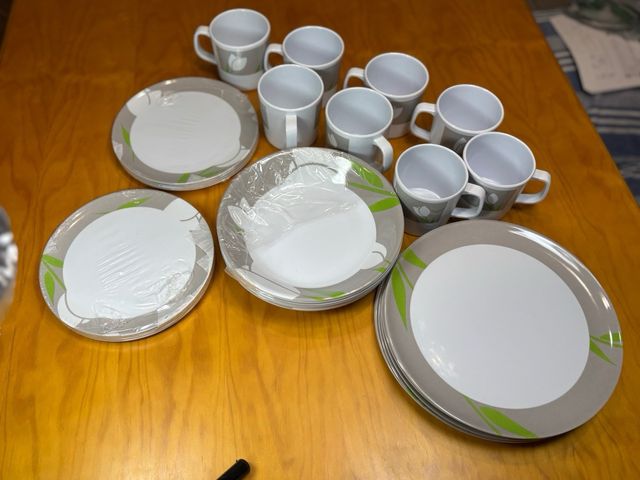 Set platos y vasos autocaravanas