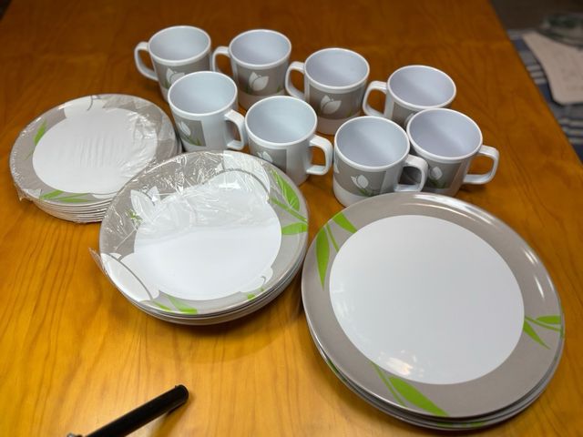 Set platos y vasos autocaravanas