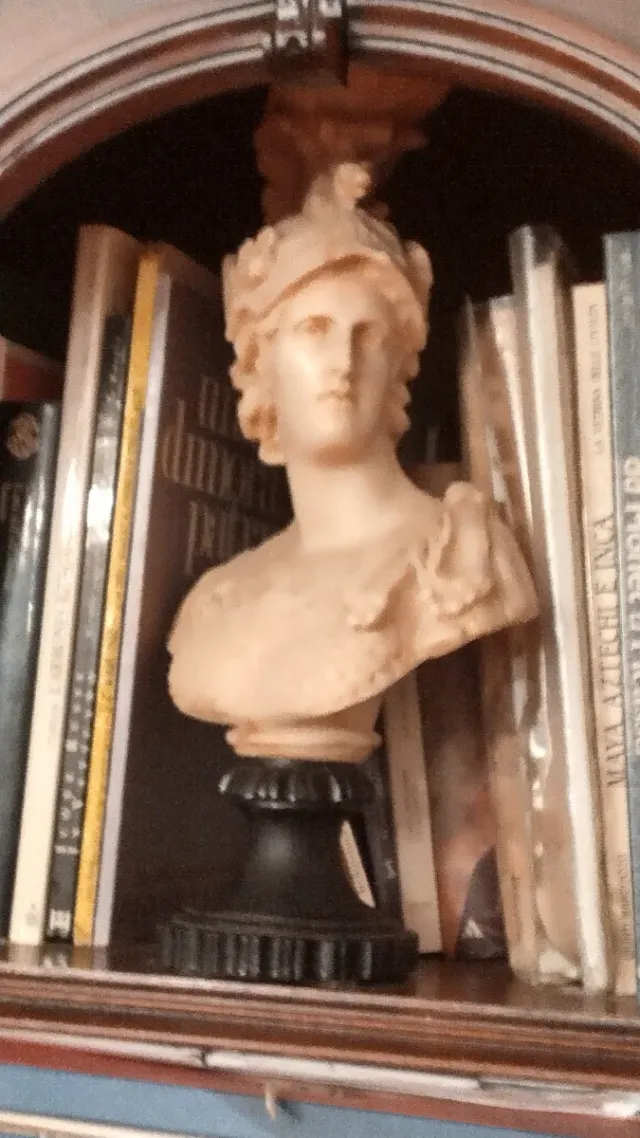 Busto romano in resina