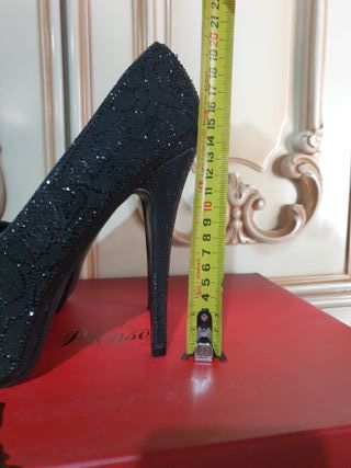 Tacones negros con pedrería talla 40