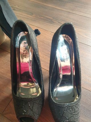 Tacones negros con pedrería talla 40