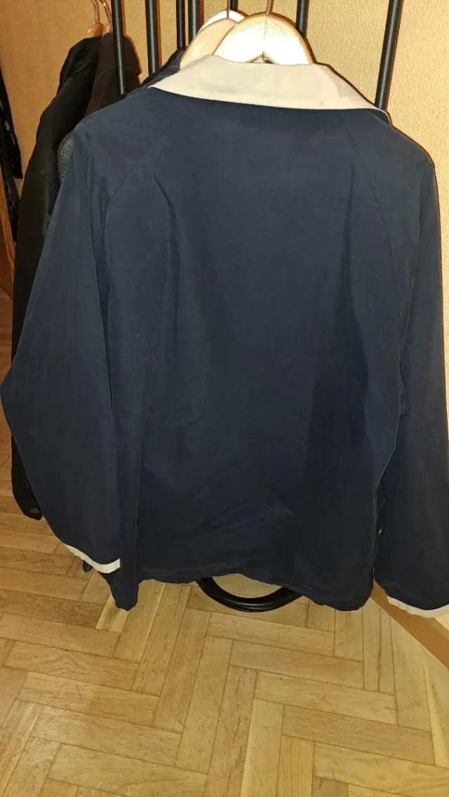 Cortavientos caballero azul marino