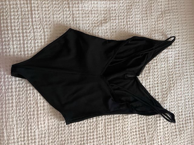 Body Bershka negro