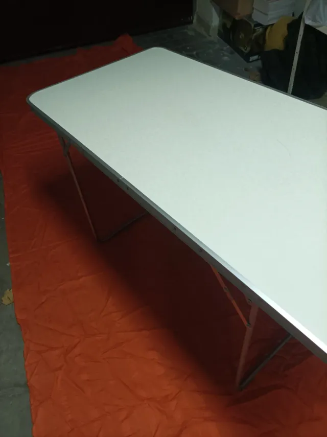 Mesa plegable aluminio y plástico