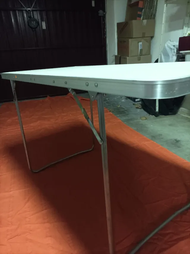 Mesa plegable aluminio y plástico