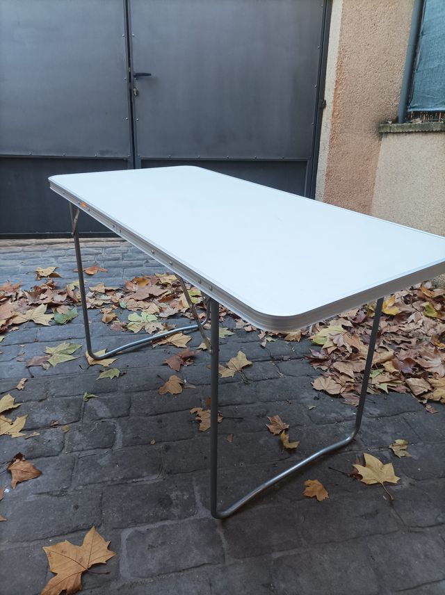 Mesa plegable aluminio y plástico