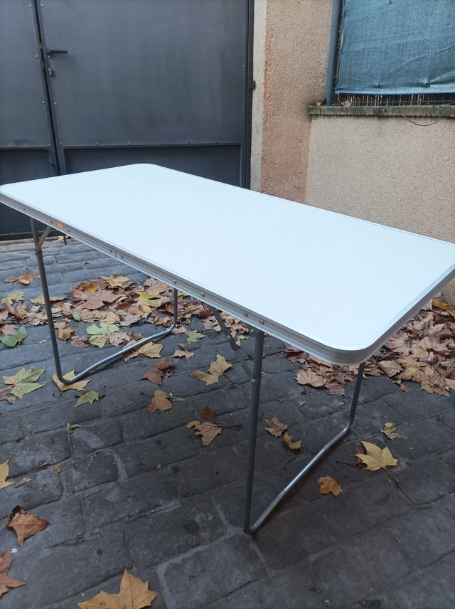 Mesa plegable aluminio y plástico