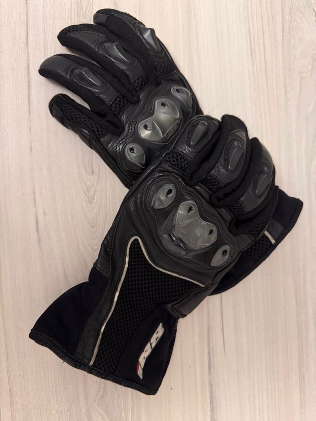 Guantes de moto negros con protecciones