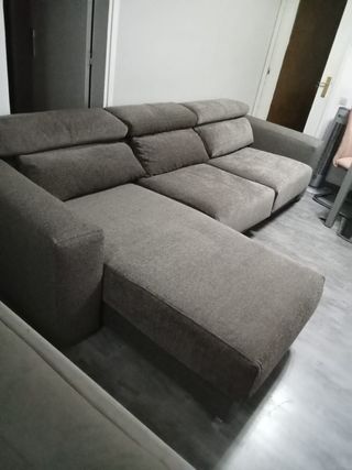 Sofá con baúl y asientos deslizantes