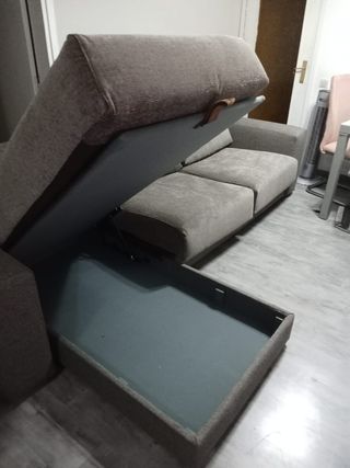 Sofá con baúl y asientos deslizantes