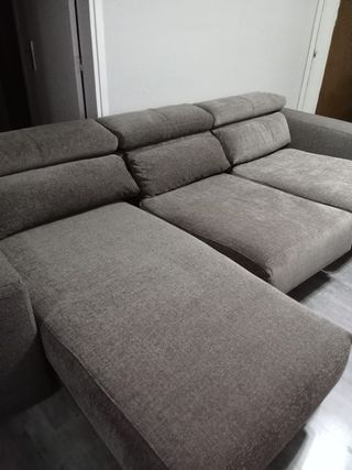 Sofá con baúl y asientos deslizantes