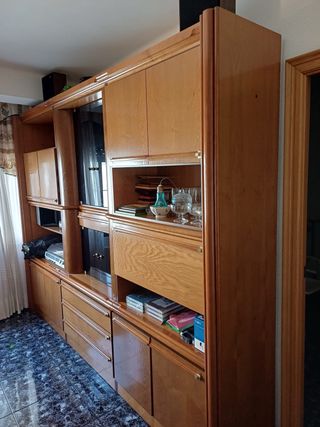 Mueble de madera y cristal antiguo