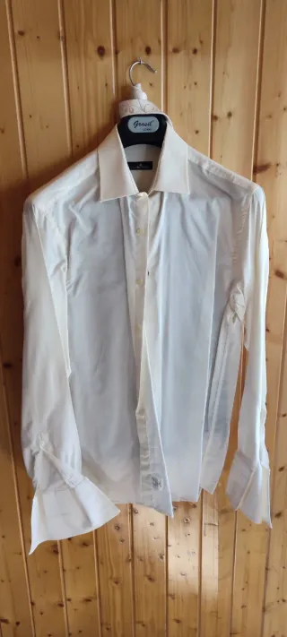 Traje de novio negro y beige