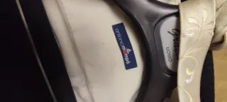 Traje de novio negro y beige