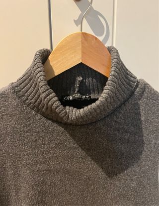 Chalecos  de lana volantes y cuello alto