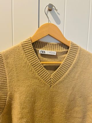 Chalecos  de lana volantes y cuello alto