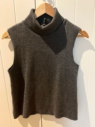 Chalecos  de lana volantes y cuello alto