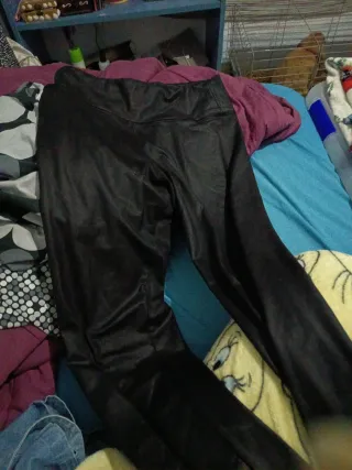 Leggings efecto piel negros