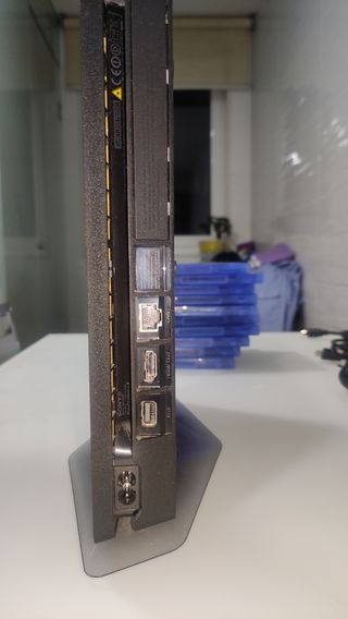 PS4 Slim 1TB Negra + 10 Juegos + Accesorios