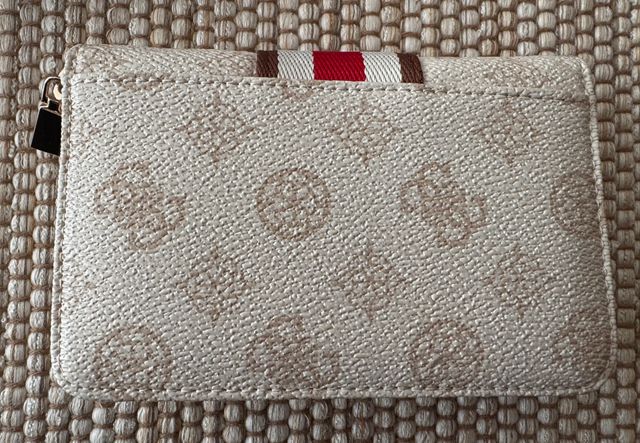 Cartera Guess Monedero Beige y Rojo