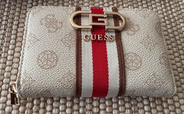 Cartera Guess Monedero Beige y Rojo