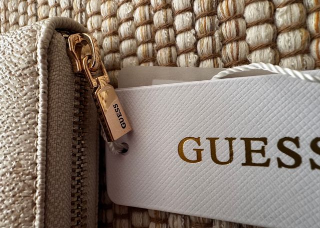 Cartera Guess Monedero Beige y Rojo