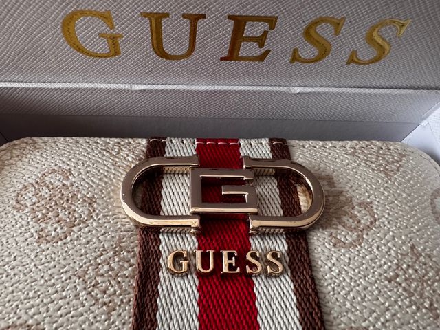 Cartera Guess Monedero Beige y Rojo
