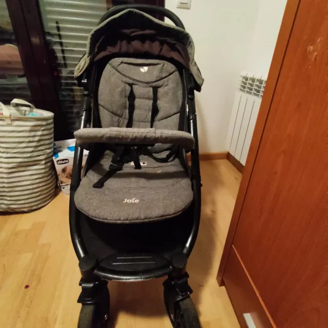 Silla de paseo Joie gris