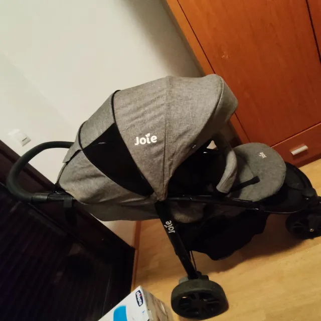 Silla de paseo Joie gris