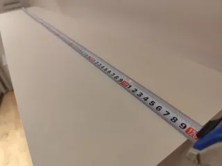 Zapatero de madera amplio.