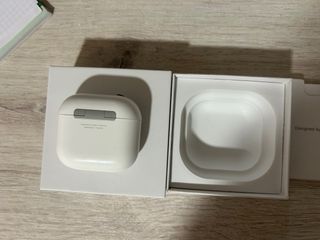 AirPods 4