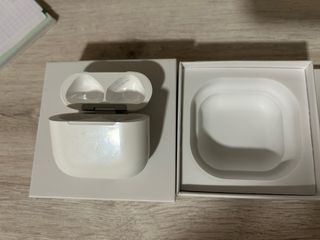 AirPods 4