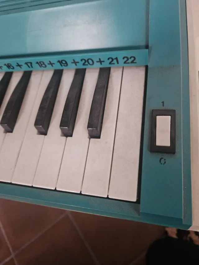 Pianola elettronica Bontempi anni '70