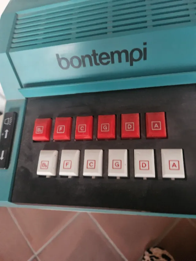 Pianola elettronica Bontempi anni '70