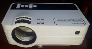 Proyector LED Portátil Blanco y Negro