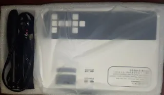 Proyector LED Portátil Blanco y Negro