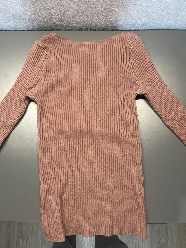 Jersey marrón ajustado de manga larga