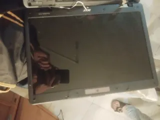 Ordenador funciona, faltan piezas