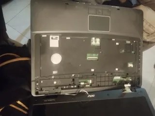 Ordenador funciona, faltan piezas