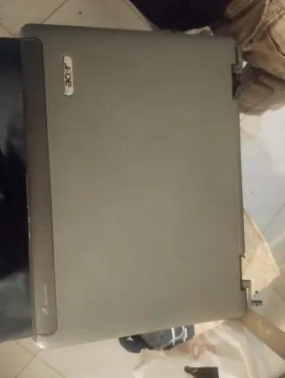 Ordenador funciona, faltan piezas